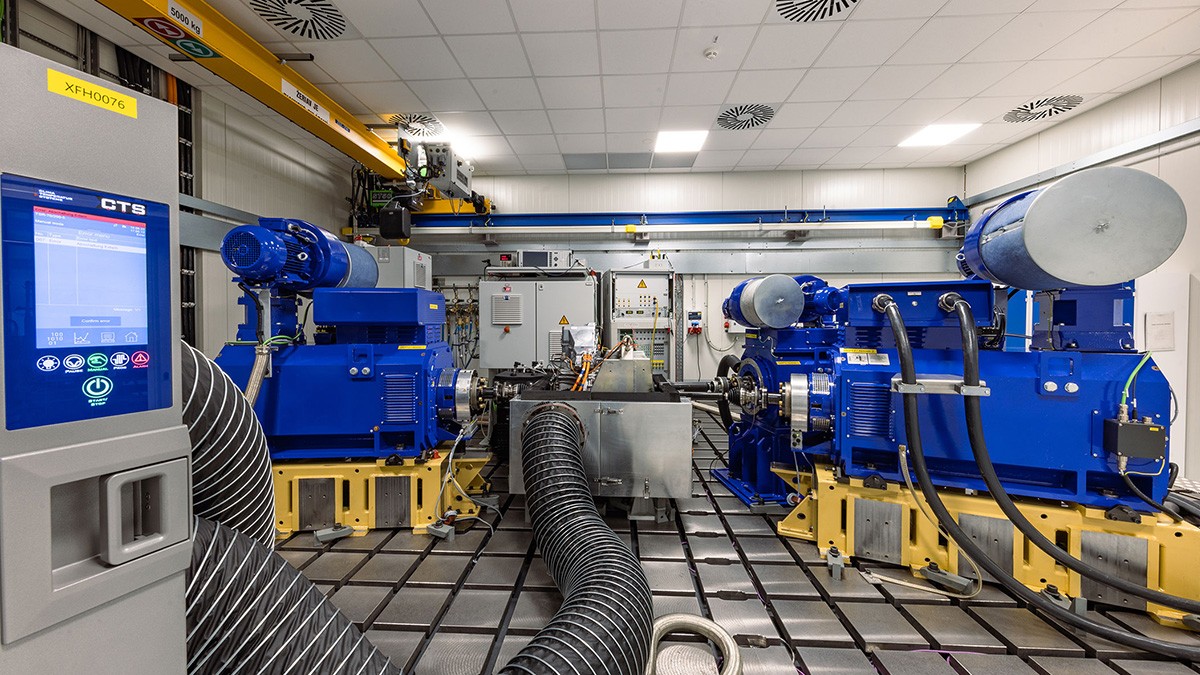 Three-motor dynamometer scalable for different types of testing 