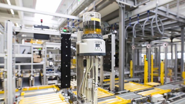 Autonómne čiastkové systémy zaisťujú v novom skladovom a distribučnom centre Schaeffler spoľahlivý materiálový tok.
